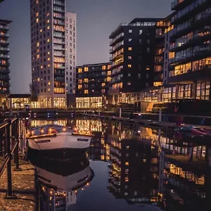 Deluxe Riverside Free Parking No Balcony Apartment Leeds (West Yorkshire)
