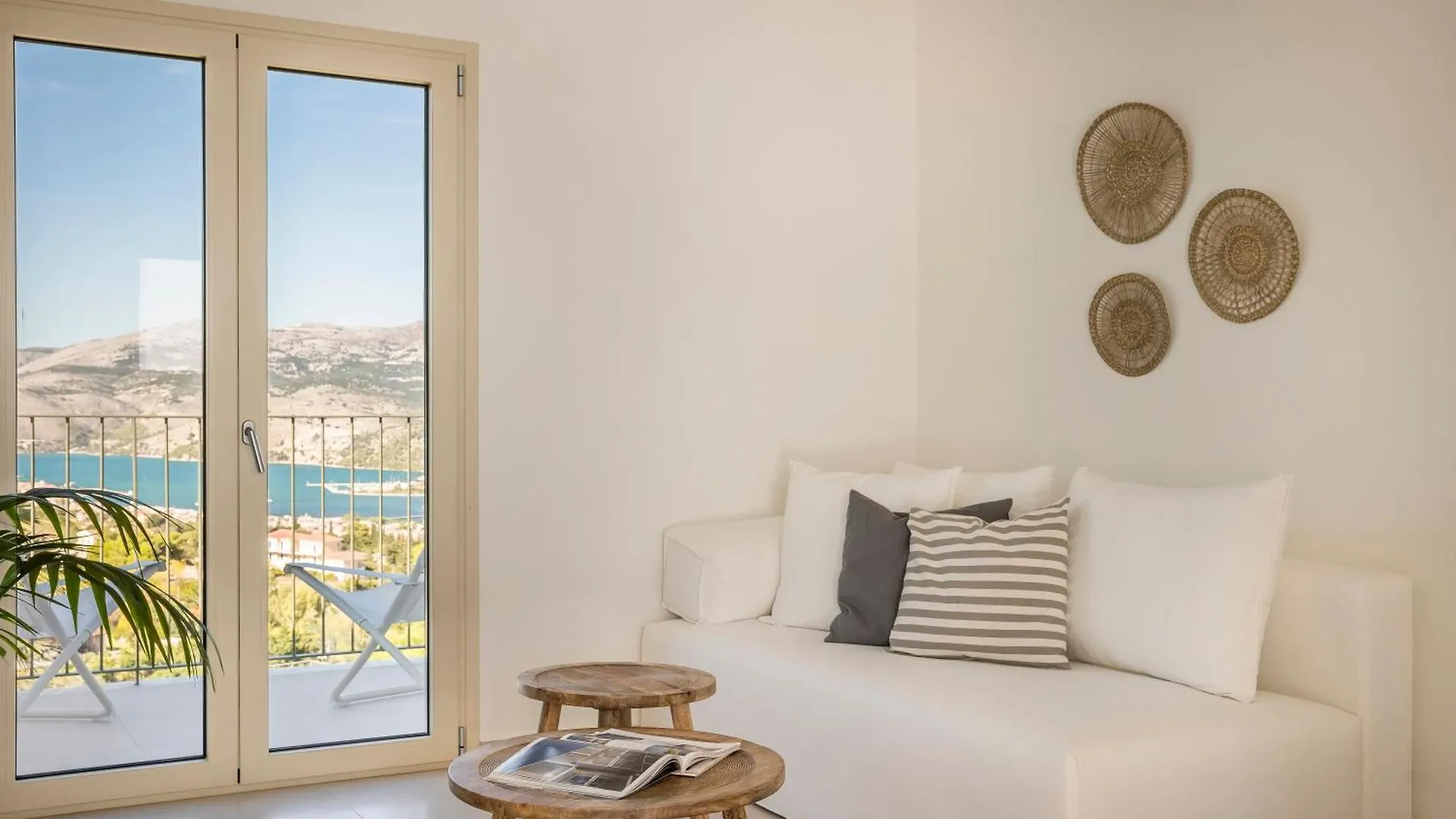 360ᵒ Residences Khelmáta 0*,